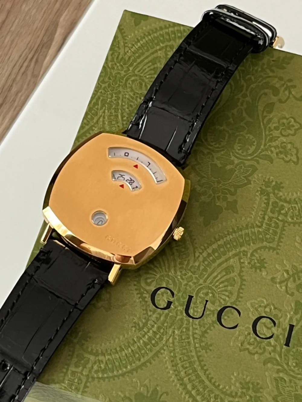Gucci Grip YA157446 Yellow Gold PVD case 3 Window Stainless Steel Alligator Blac
